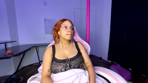 xStarGazingx online show from May 22, 7:15 am