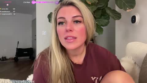 Snapshot of xstellabeex chatting on December 10, 11:51 pm xstellabeex online show from December 10, 11:51 pm