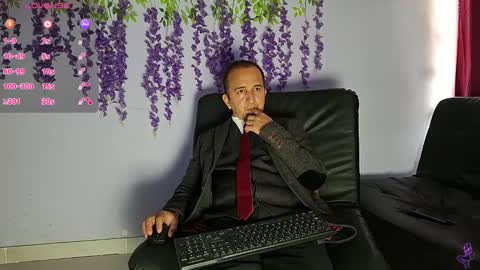 Snapshot of xthesexybossx chatting on February 7, 6:00 pm xthesexybossx online show from February 7, 6:00 pm