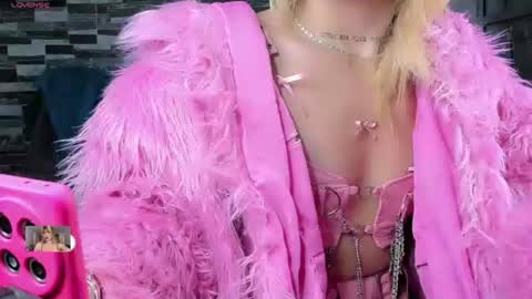 Femboy Exotic online show from June 28, 9:26 am