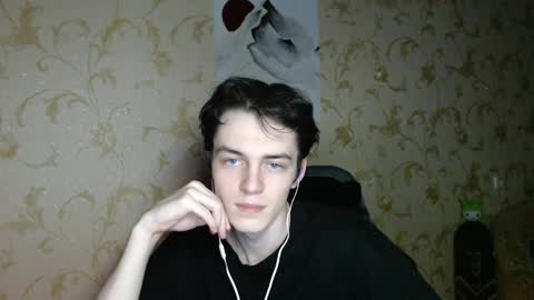 traqqq online show from March 30, 7:37 pm