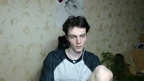 traqqq online show from June 19, 9:29 pm