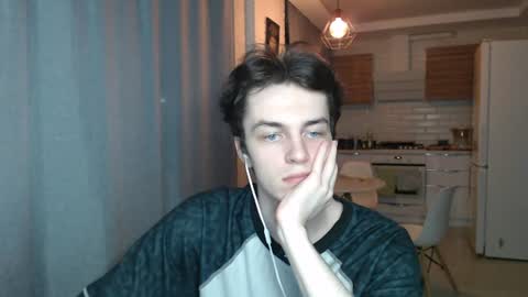 traqqq online show from June 29, 8:42 pm
