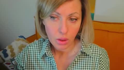 xvaleriax0 online show from February 8, 2:53 pm