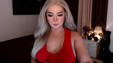 Snapshot of xworldclasskelly chatting on July 1, 10:20 pm K E L L Y online show from July 1, 10:20 pm