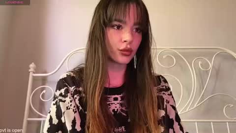 Lily online show from July 17, 11:39 am