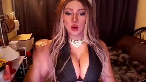 Snapshot of xxcinddyxx chatting on May 8, 11:04 am cinddy online show from May 8, 11:04 am