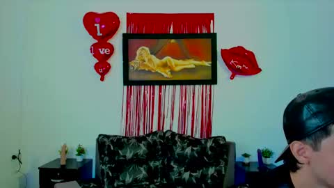 Snapshot of xxhoty0ung_boysxx chatting on February 14, 9:10 pm David and Mike online show from February 14, 9:10 pm