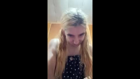 Snapshot of xxjessiebugxx chatting on June 6, 3:33 am xxjessiebugxx online show from June 6, 3:33 am