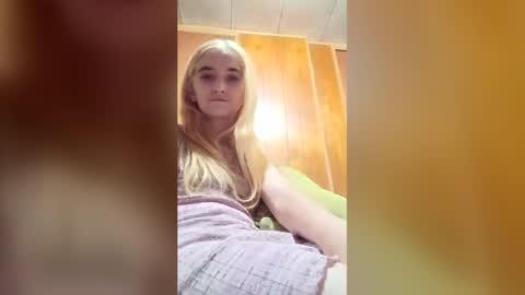 Snapshot of xxjessiebugxx chatting on June 18, 2:56 am xxjessiebugxx online show from June 18, 2:56 am