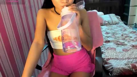 Snapshot of xxkayjeanxx chatting on February 16, 10:44 am Aya online show from February 16, 10:44 am