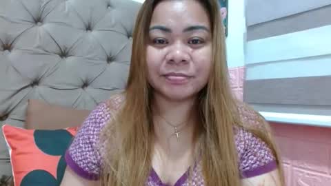 Snapshot of xxkryzelxx chatting on December 15, 4:44 pm Dhel online show from December 15, 4:44 pm