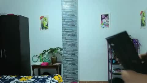 Snapshot of xxmaggieeexx chatting on December 15, 12:53 pm mag online show from December 15, 12:53 pm