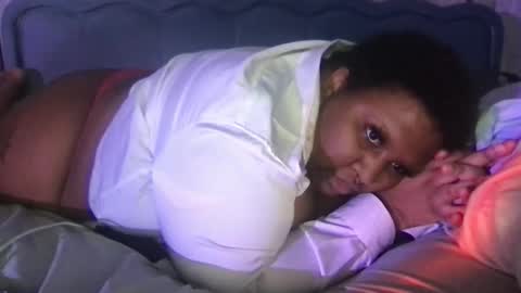 Snapshot of xxmoniquestarrxx chatting on March 24, 11:43 pm Thee Baddest BBW online show from March 24, 11:43 pm