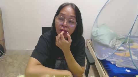 Snapshot of xxsexypinayxx chatting on November 9, 7:17 am xxsexypinayxx online show from November 9, 7:17 am