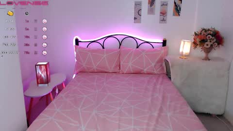 Snapshot of xxslutty_paula69 chatting on December 17, 1:05 pm Pau Madrigal online show from December 17, 1:05 pm