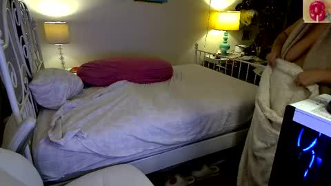 Strawberry Jane online show from November 18, 4:28 am