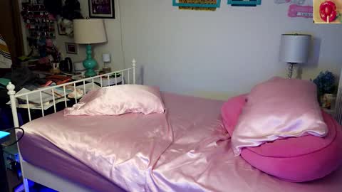 Strawberry Jane online show from February 21, 5:19 am