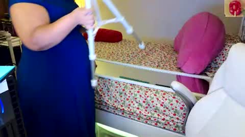Strawberry Jane online show from June 27, 4:06 am