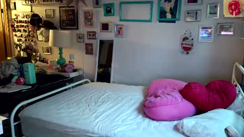 Strawberry Jane online show from July 13, 3:42 am