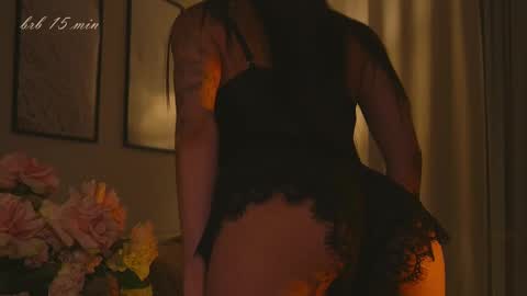 Snapshot of xxx_sunset chatting on October 5, 10:24 am Molly online show from October 5, 10:24 am