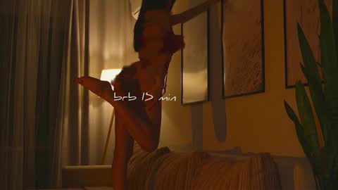 Snapshot of xxx_sunset chatting on November 1, 9:44 am Molly online show from November 1, 9:44 am