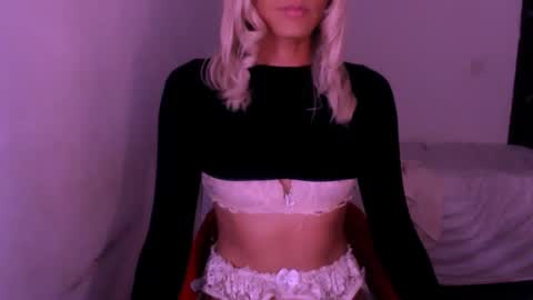 Snapshot of xxxanonymousloverxxx chatting on April 8, 3:17 am Chiara online show from April 8, 3:17 am