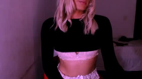 Snapshot of xxxanonymousloverxxx chatting on April 9, 4:45 am Chiara online show from April 9, 4:45 am