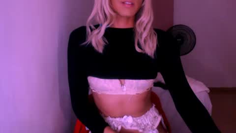 Snapshot of xxxanonymousloverxxx chatting on April 17, 2:14 am Chiara online show from April 17, 2:14 am