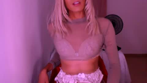 Snapshot of xxxanonymousloverxxx chatting on April 18, 5:11 am Chiara online show from April 18, 5:11 am