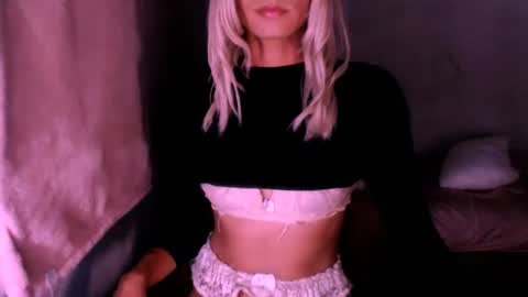 Snapshot of xxxanonymousloverxxx chatting on June 17, 4:59 am Chiara online show from June 17, 4:59 am