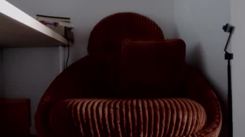 Lola online show from February 18, 4:48 pm