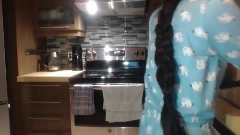 Lola online show from February 10, 10:30 am