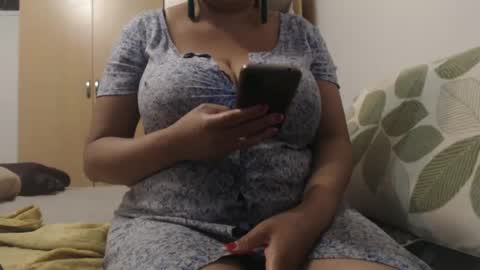 Snapshot of xxxbustybabe27x chatting on January 29, 5:24 pm Ayanda online show from January 29, 5:24 pm