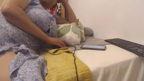 Snapshot of xxxbustybabe27x chatting on January 30, 7:37 pm Ayanda online show from January 30, 7:37 pm