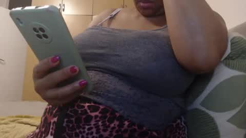 Snapshot of xxxbustybabe27x chatting on February 3, 11:36 pm Ayanda online show from February 3, 11:36 pm