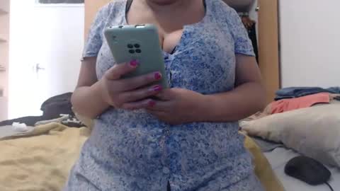 Snapshot of xxxbustybabe27x chatting on February 8, 2:27 pm Ayanda online show from February 8, 2:27 pm