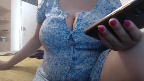 Snapshot of xxxbustybabe27x chatting on February 9, 9:16 am Ayanda online show from February 9, 9:16 am