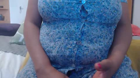 Snapshot of xxxbustybabe27x chatting on February 9, 3:23 pm Ayanda online show from February 9, 3:23 pm