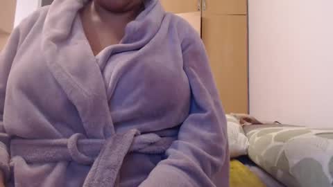 Snapshot of xxxbustybabe27x chatting on February 15, 3:06 pm Ayanda online show from February 15, 3:06 pm