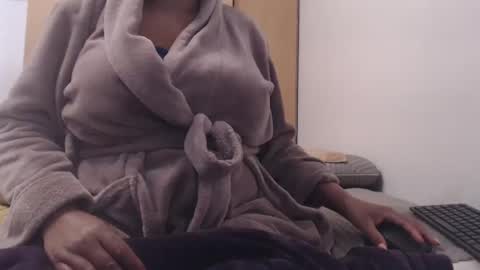 Snapshot of xxxbustybabe27x chatting on February 19, 1:50 pm Ayanda online show from February 19, 1:50 pm