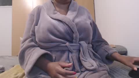 Snapshot of xxxbustybabe27x chatting on February 19, 7:59 pm Ayanda online show from February 19, 7:59 pm