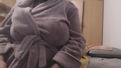 Snapshot of xxxbustybabe27x chatting on February 19, 11:46 pm Ayanda online show from February 19, 11:46 pm