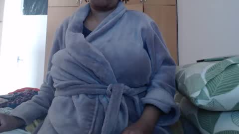 Snapshot of xxxbustybabe27x chatting on February 20, 10:48 am Ayanda online show from February 20, 10:48 am