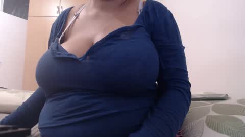 Snapshot of xxxbustybabe27x chatting on February 25, 10:26 am Ayanda online show from February 25, 10:26 am