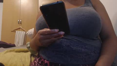 Snapshot of xxxbustybabe27x chatting on March 1, 5:27 pm Ayanda online show from March 1, 5:27 pm