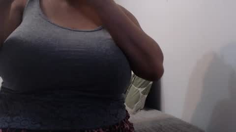 Snapshot of xxxbustybabe27x chatting on March 2, 5:04 pm Ayanda online show from March 2, 5:04 pm