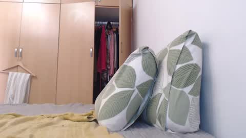 Snapshot of xxxbustybabe27x chatting on March 3, 2:48 pm Ayanda online show from March 3, 2:48 pm