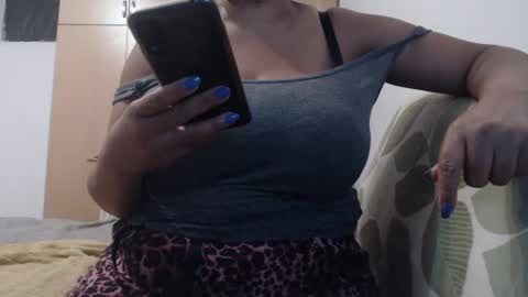Snapshot of xxxbustybabe27x chatting on March 5, 9:27 am Ayanda online show from March 5, 9:27 am