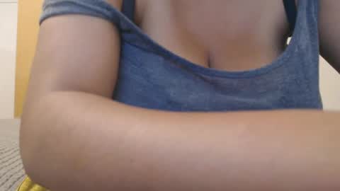 Snapshot of xxxbustybabe27x chatting on March 9, 9:36 pm Ayanda online show from March 9, 9:36 pm